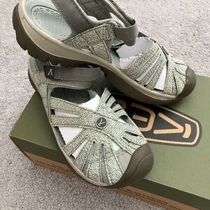 ** NOT FOR SALE **   Keen lily pad green trekkers